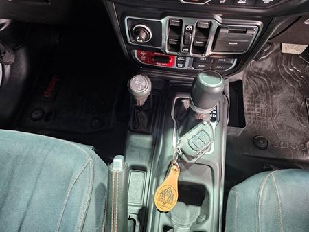 2024-Jeep-Gladiator-Rubicon-36-4x4-Auto-Double-Cab_13