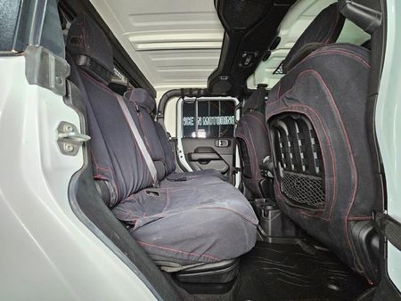 2024-Jeep-Gladiator-Rubicon-36-4x4-Auto-Double-Cab_19