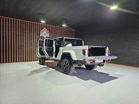 2024-Jeep-Gladiator-Rubicon-36-4x4-Auto-Double-Cab_21
