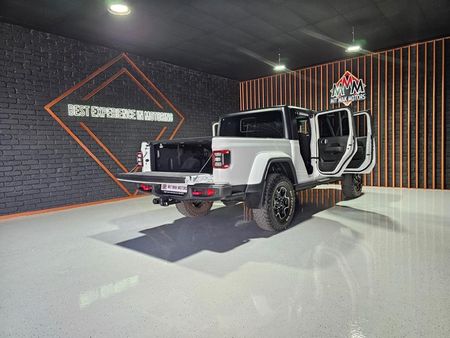 2024-Jeep-Gladiator-Rubicon-36-4x4-Auto-Double-Cab_23