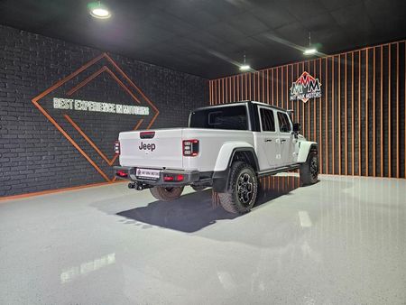 2024-Jeep-Gladiator-Rubicon-36-4x4-Auto-Double-Cab_24