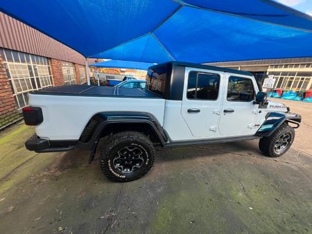2024-Jeep-Gladiator-Rubicon-36-4x4-Auto-Double-Cab_2
