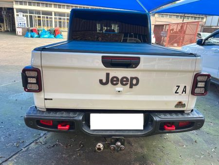 2024-Jeep-Gladiator-Rubicon-36-4x4-Auto-Double-Cab_4