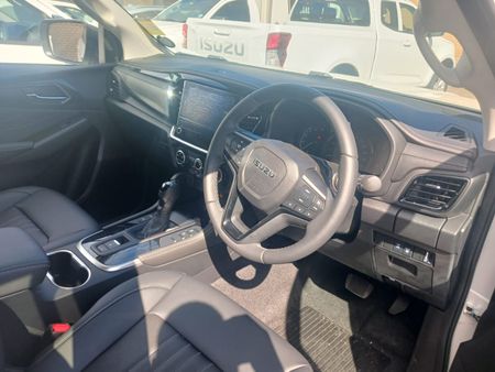 2026-Isuzu-Mu-x-19D-LS-Auto_13