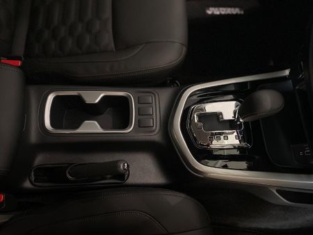 2026-Nissan-Navara-25DDTi-Stealth-Auto_11