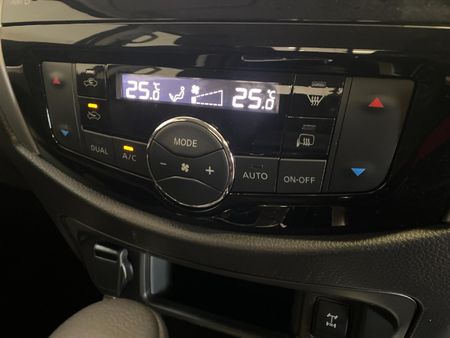 2026-Nissan-Navara-25DDTi-Stealth-Auto_13