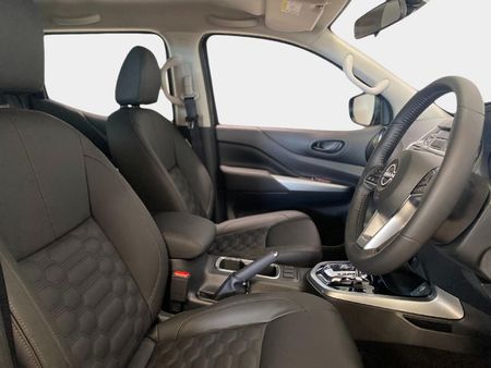 2026-Nissan-Navara-25DDTi-Stealth-Auto_8