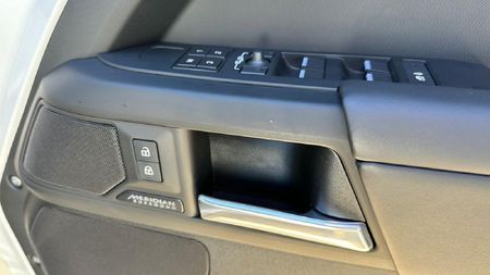 2025-Land-Rover-Defender-110-D350-X-Dynamic-HSE_8