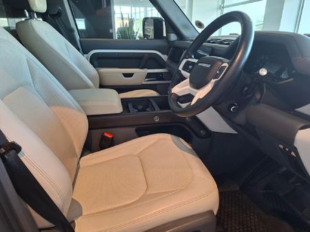 2023-Land-Rover-Defender-130-30D-First-Edition_15