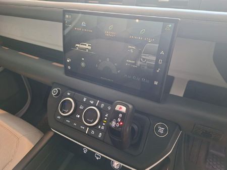 2023-Land-Rover-Defender-130-30D-First-Edition_18