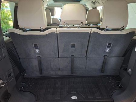 2023-Land-Rover-Defender-130-30D-First-Edition_25