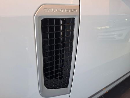 2023-Land-Rover-Defender-130-30D-First-Edition_27