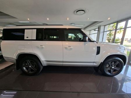 2023-Land-Rover-Defender-130-30D-First-Edition_3