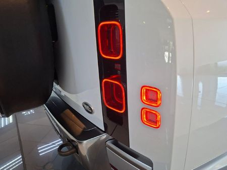 2023-Land-Rover-Defender-130-30D-First-Edition_5