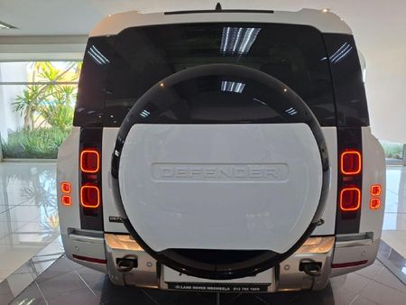 2023-Land-Rover-Defender-130-30D-First-Edition_6
