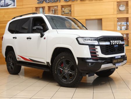 2022-Toyota-Land-Cruiser-300-V6-33-D-GR-S_0