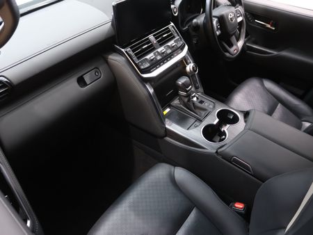 2022-Toyota-Land-Cruiser-300-V6-33-D-GR-S_14