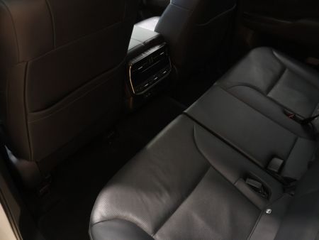 2022-Toyota-Land-Cruiser-300-V6-33-D-GR-S_15