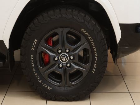 2022-Toyota-Land-Cruiser-300-V6-33-D-GR-S_21