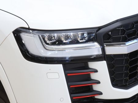 2022-Toyota-Land-Cruiser-300-V6-33-D-GR-S_3