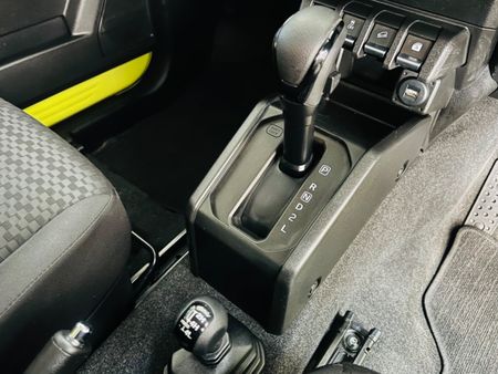 2021-Suzuki-Jimny-15-GLX-Auto_15