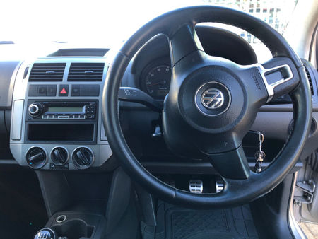 2014-Volkswagen-Polo-Vivo-16-Maxx_14
