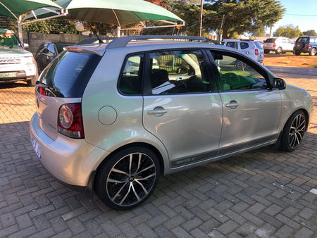 2014-Volkswagen-Polo-Vivo-16-Maxx_5