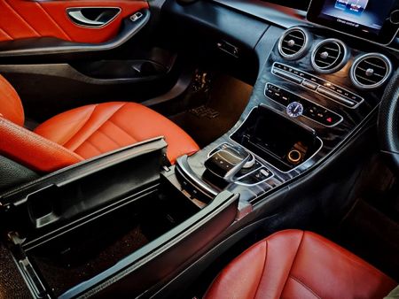2015-Mercedes-Benz-C-Class-C-250-AMG-Line-Auto_10