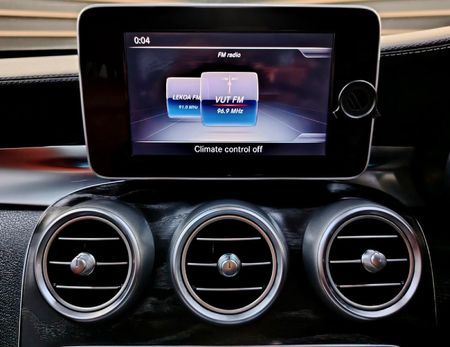2015-Mercedes-Benz-C-Class-C-250-AMG-Line-Auto_12