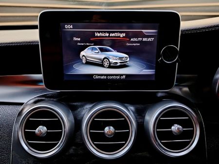 2015-Mercedes-Benz-C-Class-C-250-AMG-Line-Auto_13