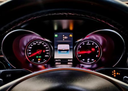 2015-Mercedes-Benz-C-Class-C-250-AMG-Line-Auto_16