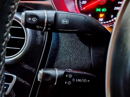 2015-Mercedes-Benz-C-Class-C-250-AMG-Line-Auto_17