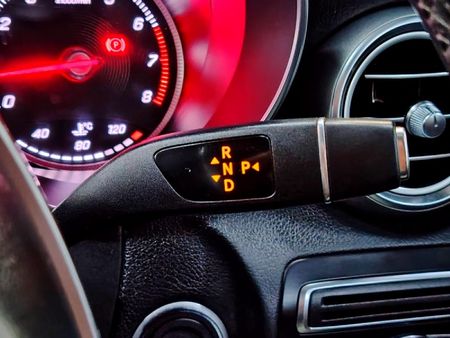 2015-Mercedes-Benz-C-Class-C-250-AMG-Line-Auto_18