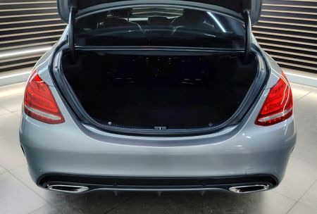 2015-Mercedes-Benz-C-Class-C-250-AMG-Line-Auto_4