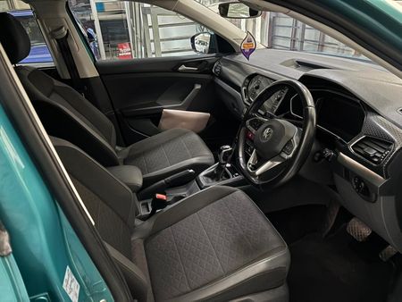 2020-Volkswagen-T-Cross-15-TSI-R-Line-Auto_11
