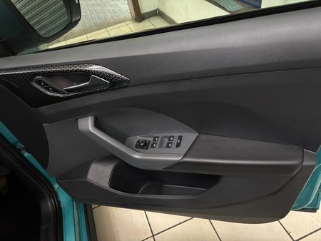 2020-Volkswagen-T-Cross-15-TSI-R-Line-Auto_14