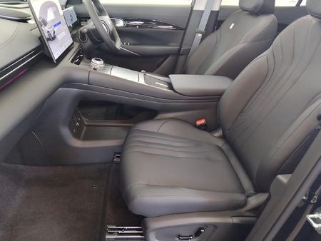 2026-Geely-E5-EM-i-Apex-Phev_10