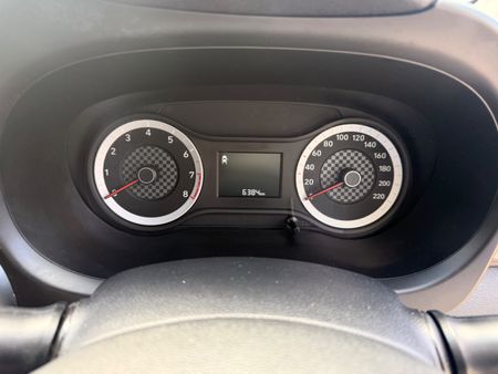 2025-Hyundai-Grand-i10-10-Fluid_9
