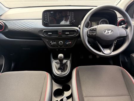 2025-Hyundai-Grand-i10-10-Fluid_5