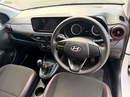 2025-Hyundai-Grand-i10-10-Fluid_7