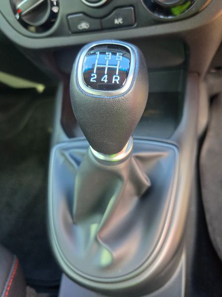 2023-Hyundai-Grand-i10-12-Fluid_13