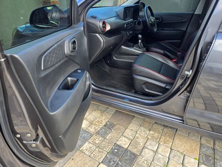2023-Hyundai-Grand-i10-12-Fluid_16
