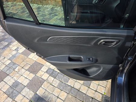 2023-Hyundai-Grand-i10-12-Fluid_22