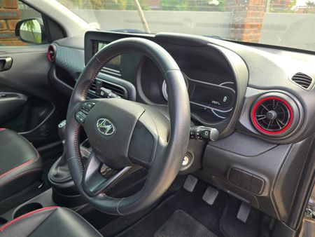 2023-Hyundai-Grand-i10-12-Fluid_25