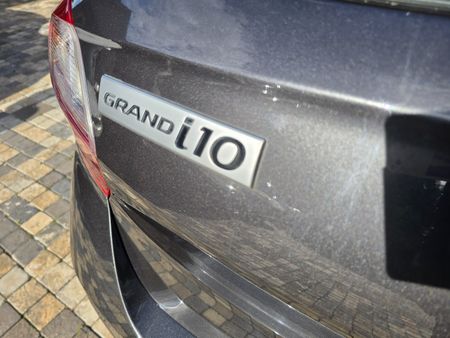 2023-Hyundai-Grand-i10-12-Fluid_34