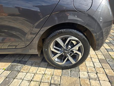 2023-Hyundai-Grand-i10-12-Fluid_37