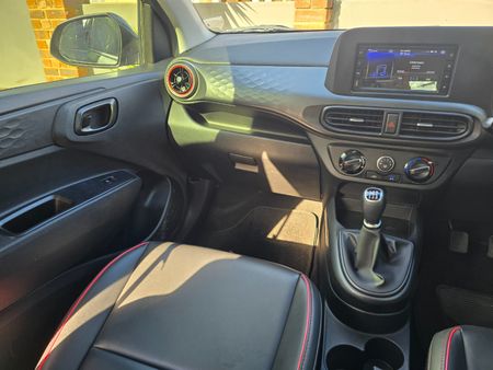 2023-Hyundai-Grand-i10-12-Fluid_7