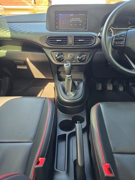 2023-Hyundai-Grand-i10-12-Fluid_8
