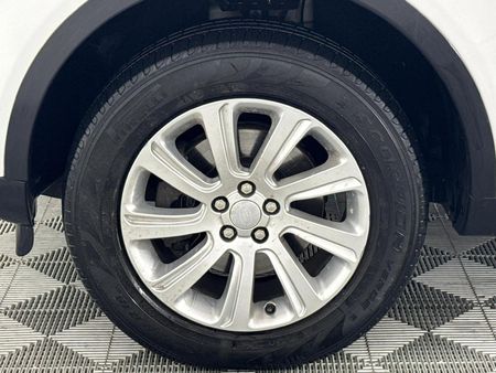 2015-Land-Rover-Discovery-Sport-20-Si4-HSE_4