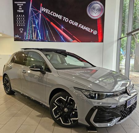 2026-Volkswagen-Golf-14-TSI-R-Line-Auto-110kw_0